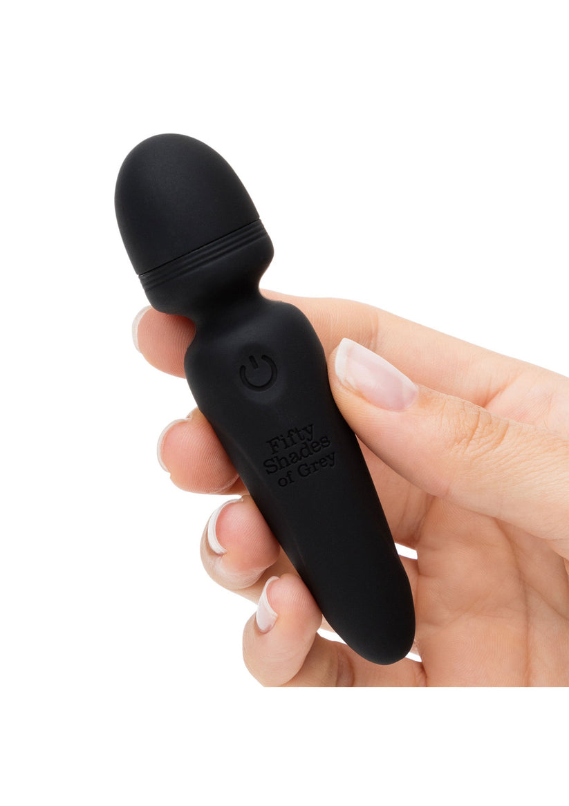 Fifty Shades of Grey Mini Wand Vibrator mit 20 Modi – kompakt, USB-aufladbar und ideal für vielseitige Anwendung.. Exklusive bei RaiX Shop Konstanz kaufen