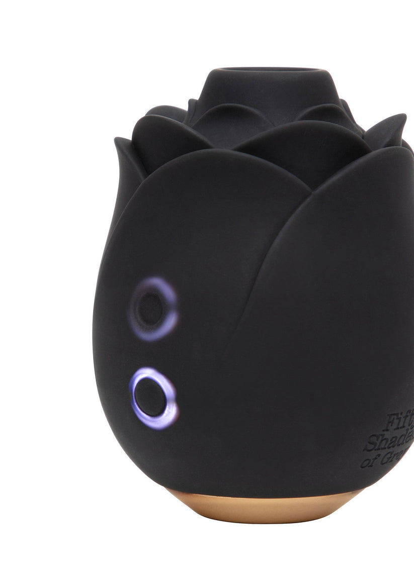 Fifty Shades of Grey Black Rose Saugvibrator Klitorisstimulator – 10 Modi, Saugfunktion, wasserdicht und USB-aufladbar im eleganten Design.Exklusive bei RaiX Shop Konstanz kaufen