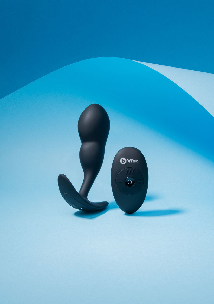 b-Vibe P-Spot Snug Plug Medium – Gewichtet & Vibrierend | Fernbedienung. jetzte bei RaiX Shop Konstanz kaufen